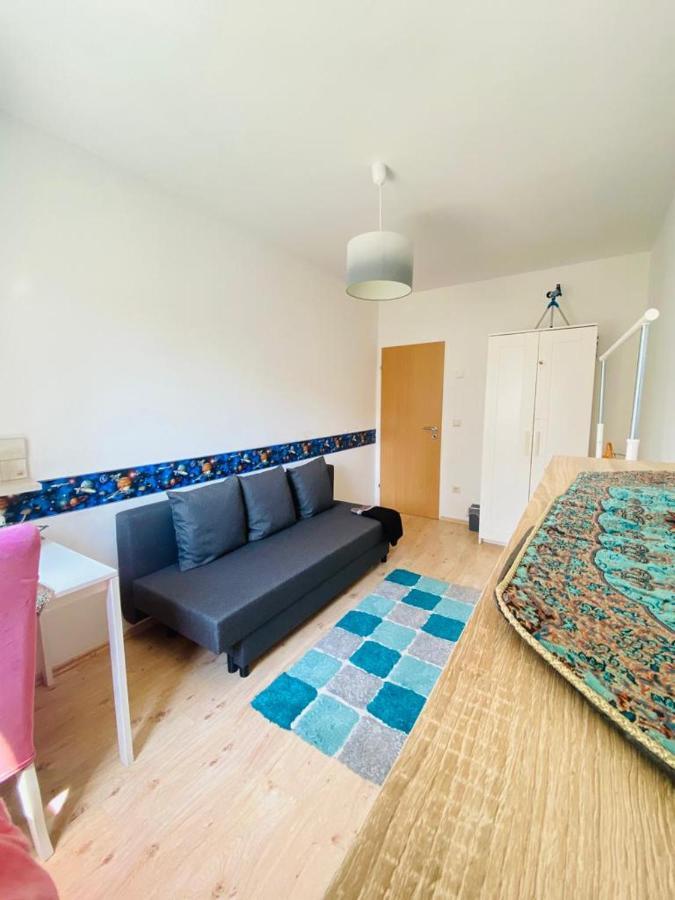 Schoenes Zimmer Im Charmanten Haus Берлин Екстериор снимка