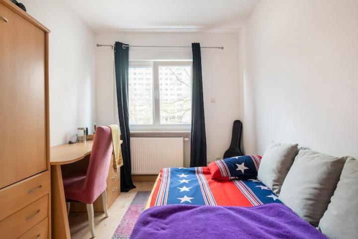 Schoenes Zimmer Im Charmanten Haus Берлин Екстериор снимка